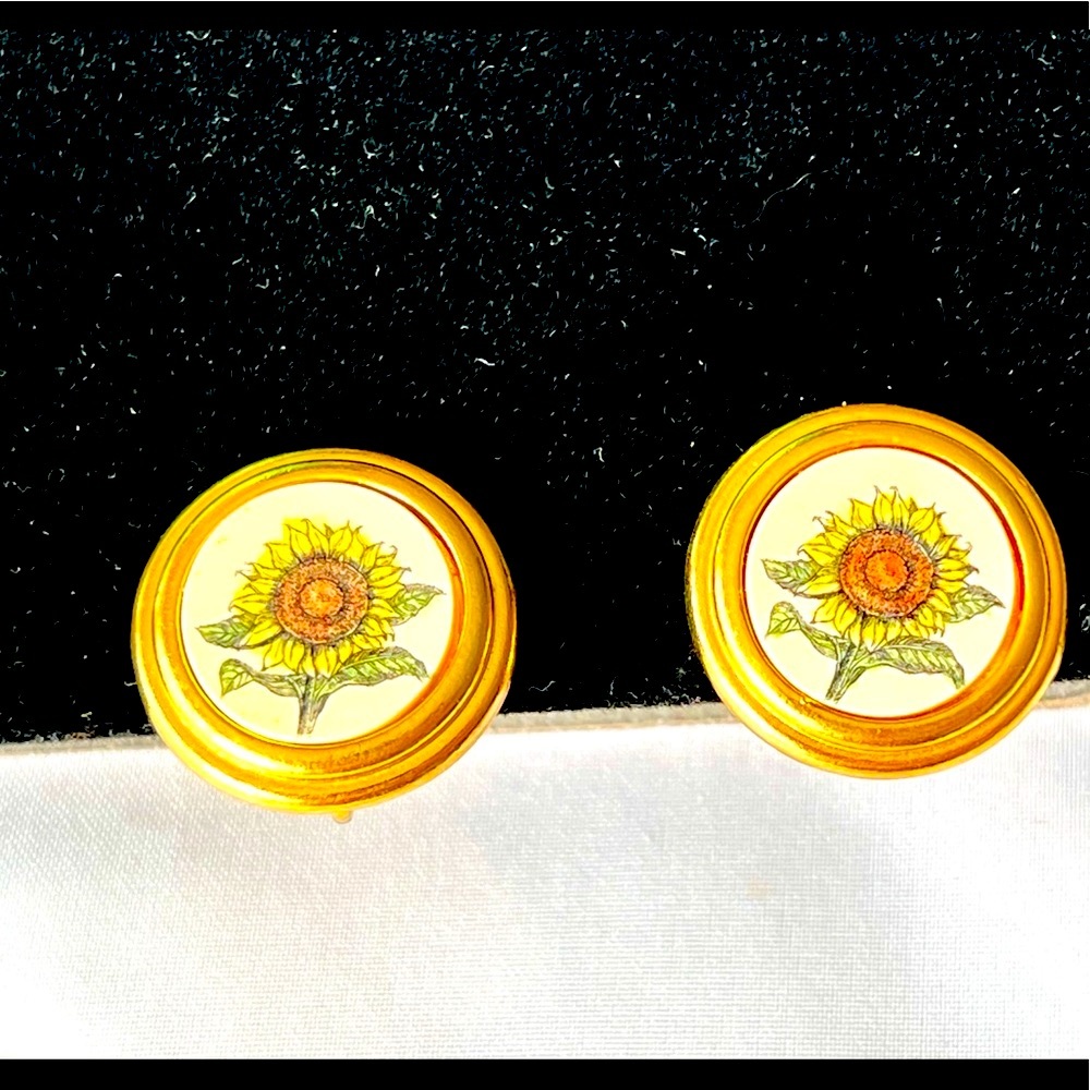 Vintage BARLOW Faux Scrimshaw Sunflowers Clip Earrings Gold Tone